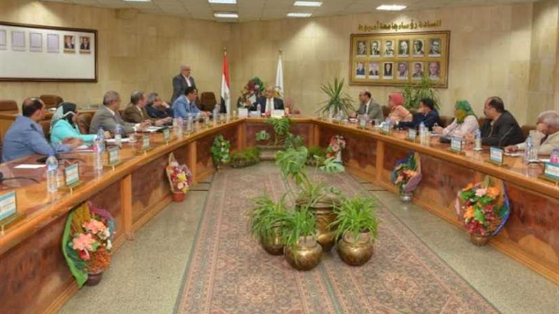 رئيس جامعة أسيوط: