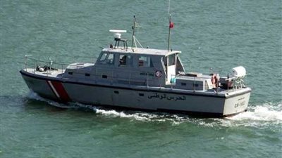 البحرية التونسية تنقذ 26 مهاجرا تعطل قاربهم قبالة ولاية المهدية الساحلية