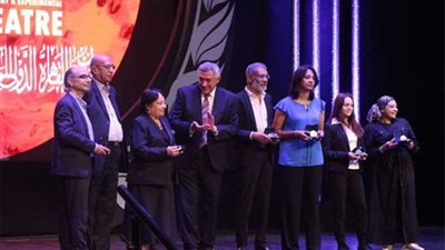 بالصور.. تكريم رموز المسرح بـ