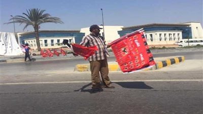 انتشار بائعي أعلام قطبي الكرة المصرية