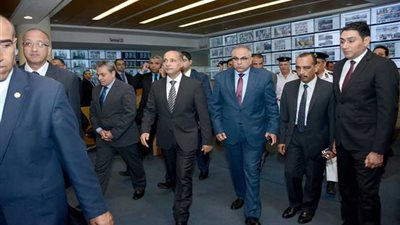 وزير الطيران يفتتح غرفة الكاميرات المركزية بمطار القاهرة الدولي‎