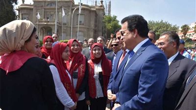 وزير التعليم العالي يفتتح العام الدراسي بجولة في جامعة عين شمس