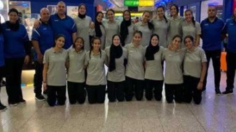 ناشئات اليد أمام