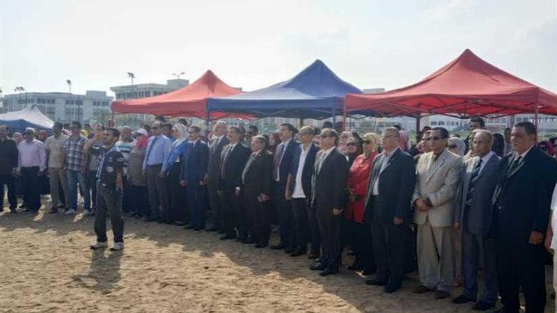 بتحية العلم والسلام