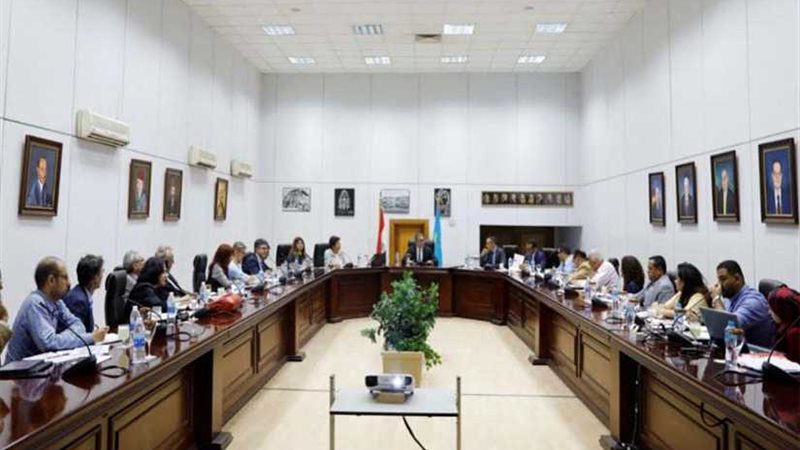 وزير الآثار يجتمع