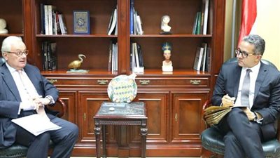 وزير الآثار يلتقي سفير إيطاليا