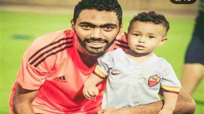 حسين الشحات مع أسرته