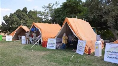 عصام وتوفيق يتفقدان معسكر الإيواء العاجل بمنطقة القرش على الطريق الدائري بالإسماعيلية