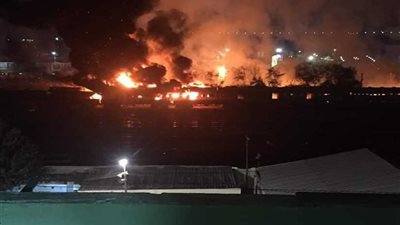 السيطرة علي حريق شب فى حشائش وخردة بجوار 