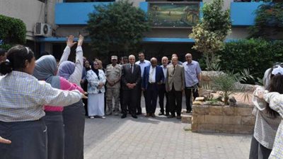 محافظ الجيزة يتفقد مدرسة العجوزة الثانوية بنات ...ويكافيء المسئولين