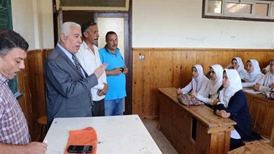 أثناء زيارة وكيل الوزارة.. إحالة مدرسة في كفر الدوار للتحقيق