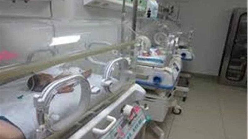 مصرع 8 أطفال حديثي