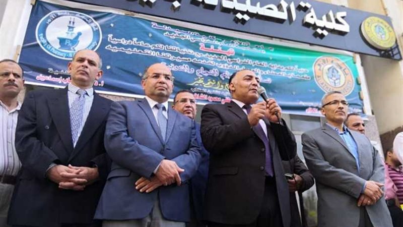 طلاب صيدلة الأزهر