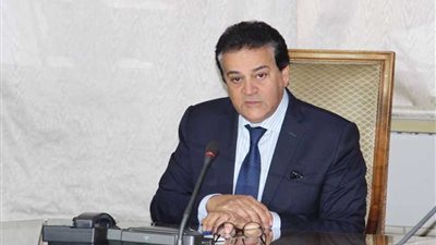 وزير التعليم العالي يرأس اجتماع لجنة المشروعات القومية