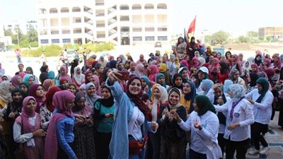 جامعة المنيا تستقبل الطلاب الجدد بفقرات فنية ومؤتمرات (صور)