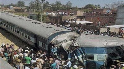 إصابة 40 شخصا جراء انحراف قطار عن مساره بـ