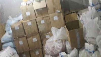 ضبط مواد غذائية مجهولة المصدر وغير صالحة في مخزنين بالإسكندرية