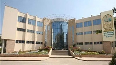 خبير ألماني في جراحة العمود الفقري بمركز الطب الطبيعي والتأهيلي بالعجوزة