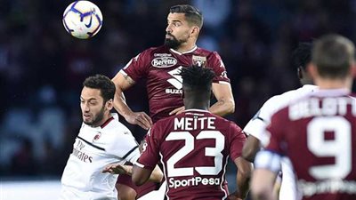 تورينو يفوز على ميلان 2–1 بالدوري الإيطالي لكرة القدم