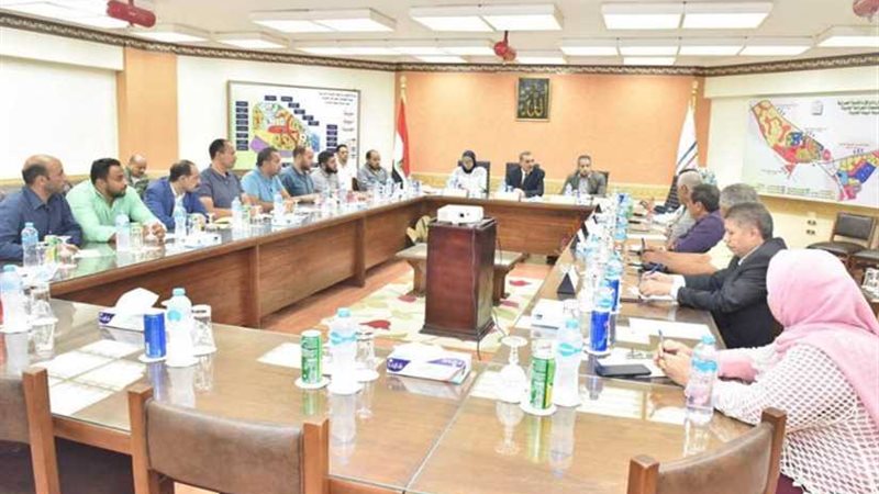 محافظ أسيوط يلتقي