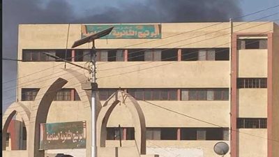 السيطرة على حريق شب بمقاعد الطلاب بمدرسة أبوتيج الصناعية.. (صور)