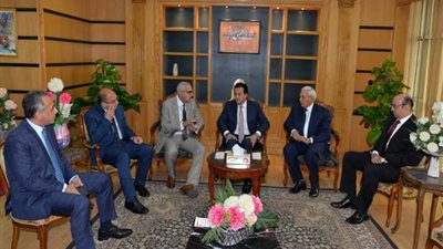 وزير التعليم العالي يصل جامعة المنصورة لافتتاح وحدة زرع النخاع الجديدة