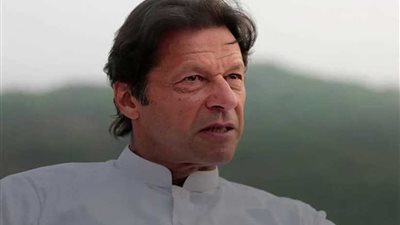 طائرة رئيس الوزراء الباكستاني تهبط اضطراريا في نيويورك.. تعرف على السبب