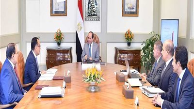 الرئيس السيسي يوجه بالاستمرار في خطة النهوض بصناعة الغزل والنسيج لإعادتها إلى سابق عهدها