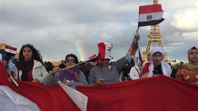 بالصور ..الجالية المصرية بفرنسا تنظم وقفة تأييد للدولة