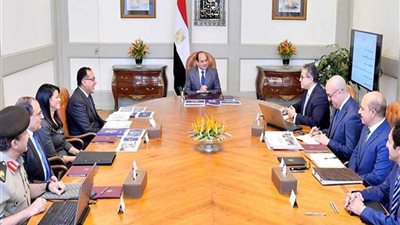 نشرة 24.. الرئيس السيسي يوجه بتحسين أوضاع الأئمة المالية ويراجع الموقف التنفيذي للمتحف المصري الكبير