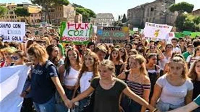 تظاهرات حاشدة في