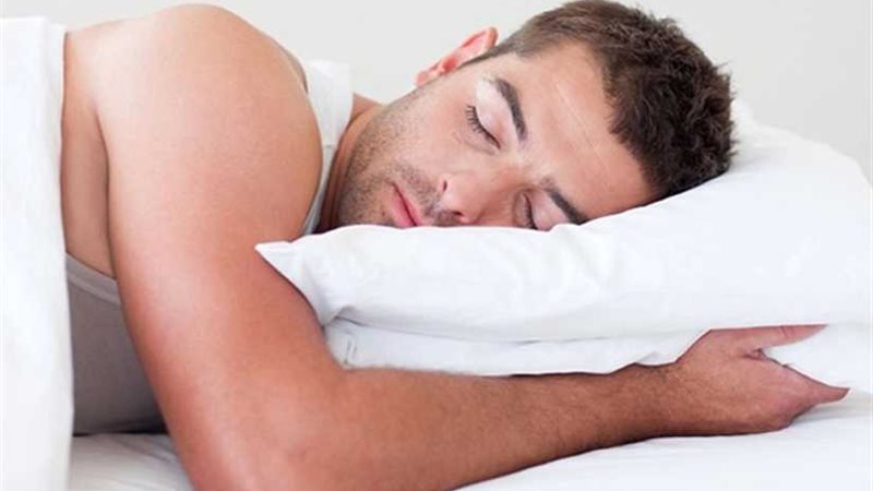 الأكل قبل النوم يساهم