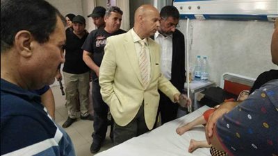 مدير صحة الشرقية يزور حالات النزلات المعوية بالزقازيق العام