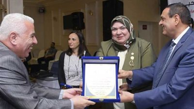 محافظ البحيرة يشهد الحفل الختامي لمشروع مبادرات تنمية المجتمع بدمنهور