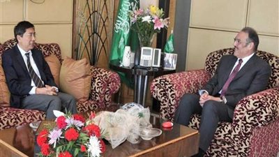 سفير السعودية بالقاهرة يلتقي نظيره السنغافوري