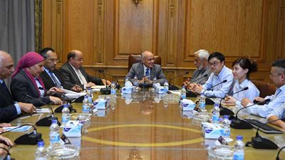 العصار يشهد توقيع مذكرة تفاهم لإنشاء مصنع لمحطات شحن السيارات بالكهرباء