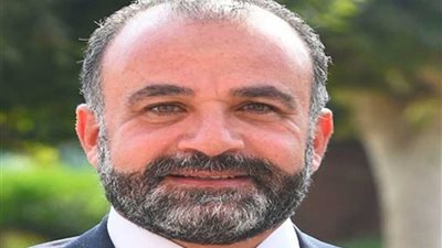 رئيس اتحاد السلاح لاعب في بطولة العالم للرواد