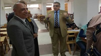 عميد طب بنها يتفقد امتحانات الدراسات العليا