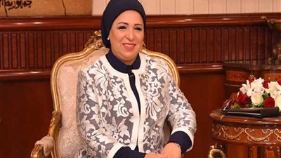 انتصار السيسي تهنئ الآباء والأمهات باليوم العالمي لكبار السن