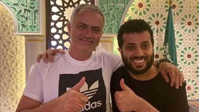تركي آل الشيخ يحتفل مع مورينيو بانتصار الهلال على السد القطري