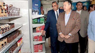 محافظ بني سويف يتفقد المجمعات الاستهلاكية ومكاتب التموين للاطمئنان على توافر السلع