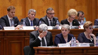 البرلمان الروماني يصوت على سحب الثقة من الحكومة السبت المقبل