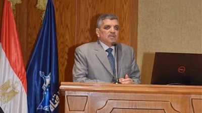 رئيس هيئة قناة السويس يلتقي وفد الملحقين العسكريين لـ31 دولة