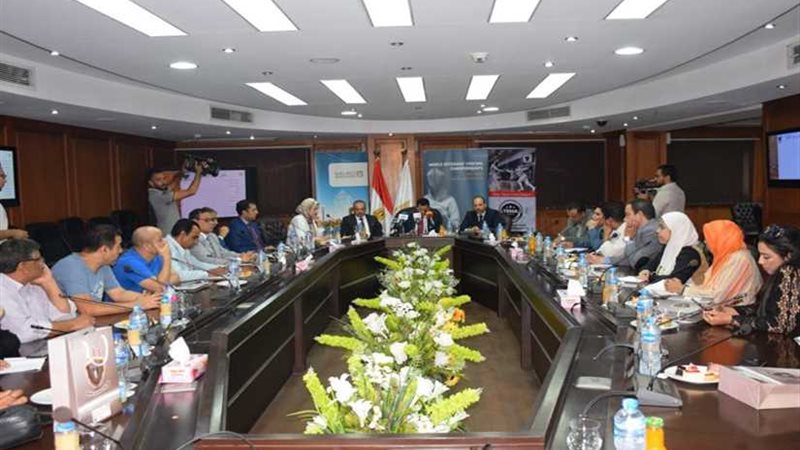 وزير الرياضة والحسيني