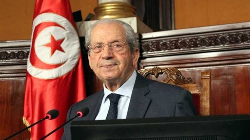 رئيس تونس يستعرض