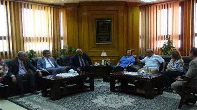 رئيس جامعة المنيا يلتقي بممثلي 