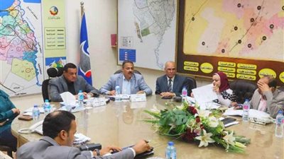 محافظ البحيرة يشدد على سرعة انتهاء ترفيق المناطق الصناعية