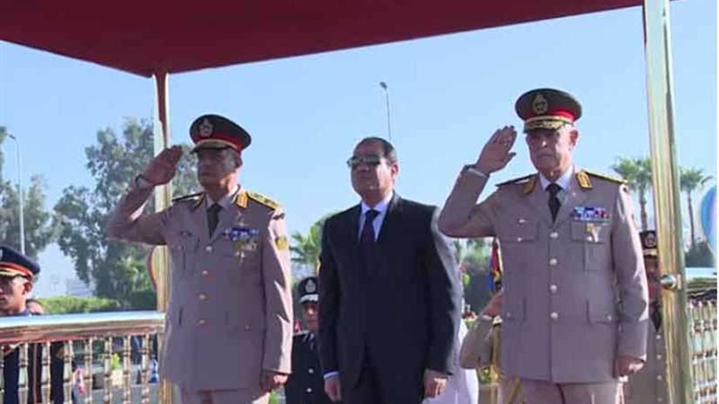 الرئيس السيسي يضع