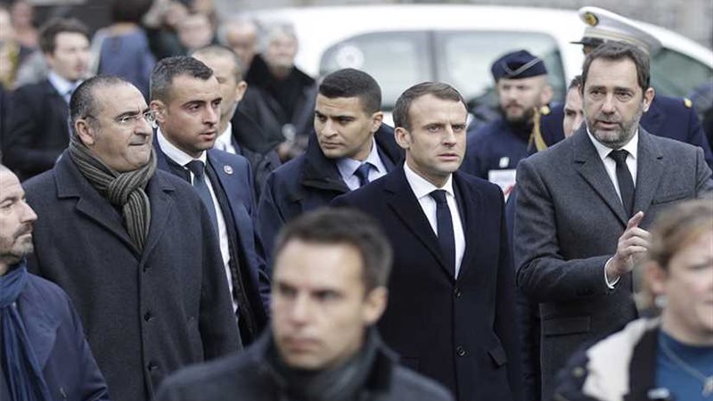 ماكرون يتفقد موقع