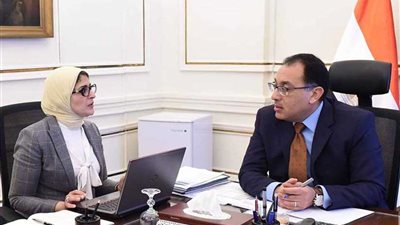 رئيس الوزراء يتابع مع وزيرة الصحة تطوير المشروعات الصحية والمبادرات الرئاسية